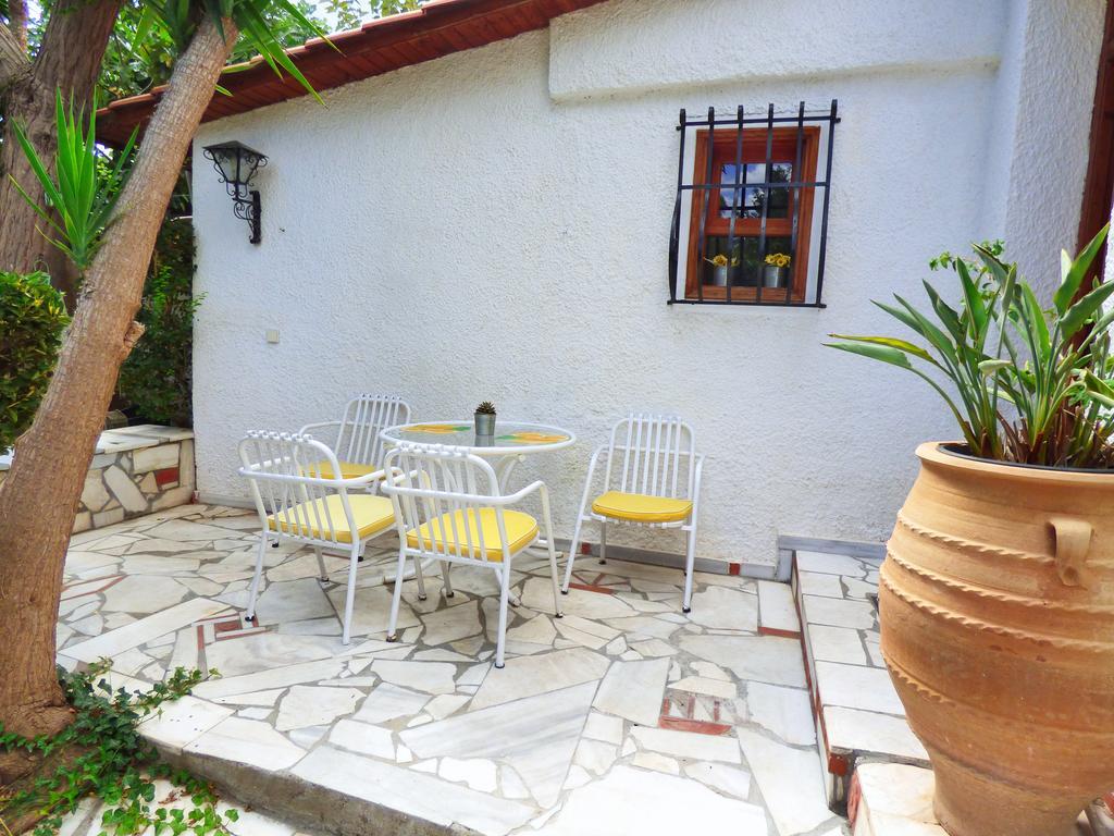 Villa Belmar Self-Catered Apartments Erétria Exterior photo